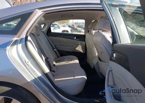 2017 Hyundai Sonata Sport z USA, uszkodzony, nr VIN 5NPE34AF7HH445924